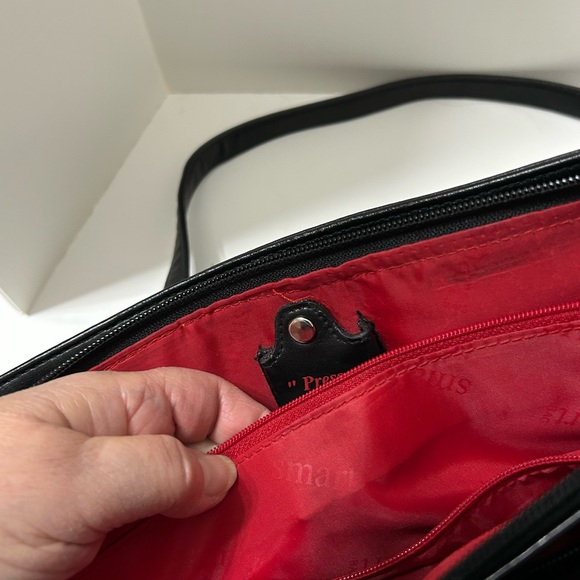 Smart black Italian leather handbag red interior lots of sections to organize - Picture 8 of 10